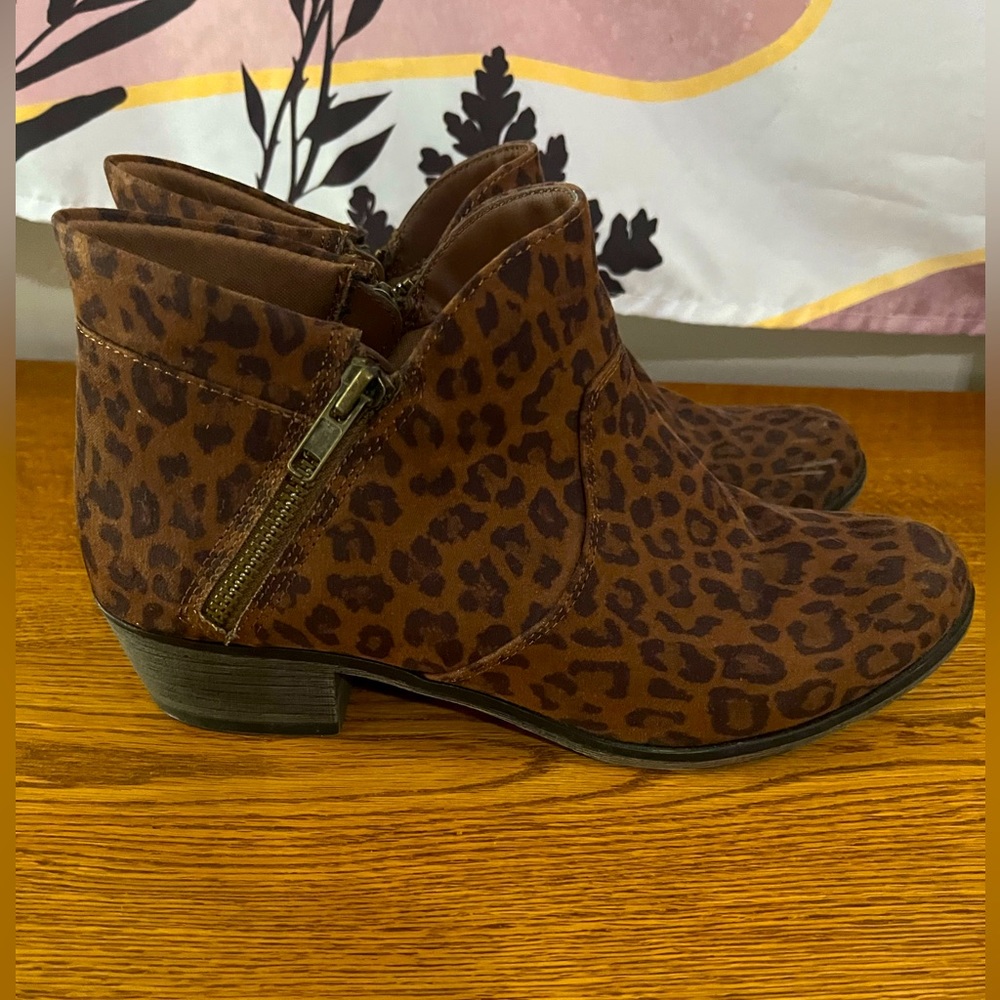 Leopard bootie women size 8.5